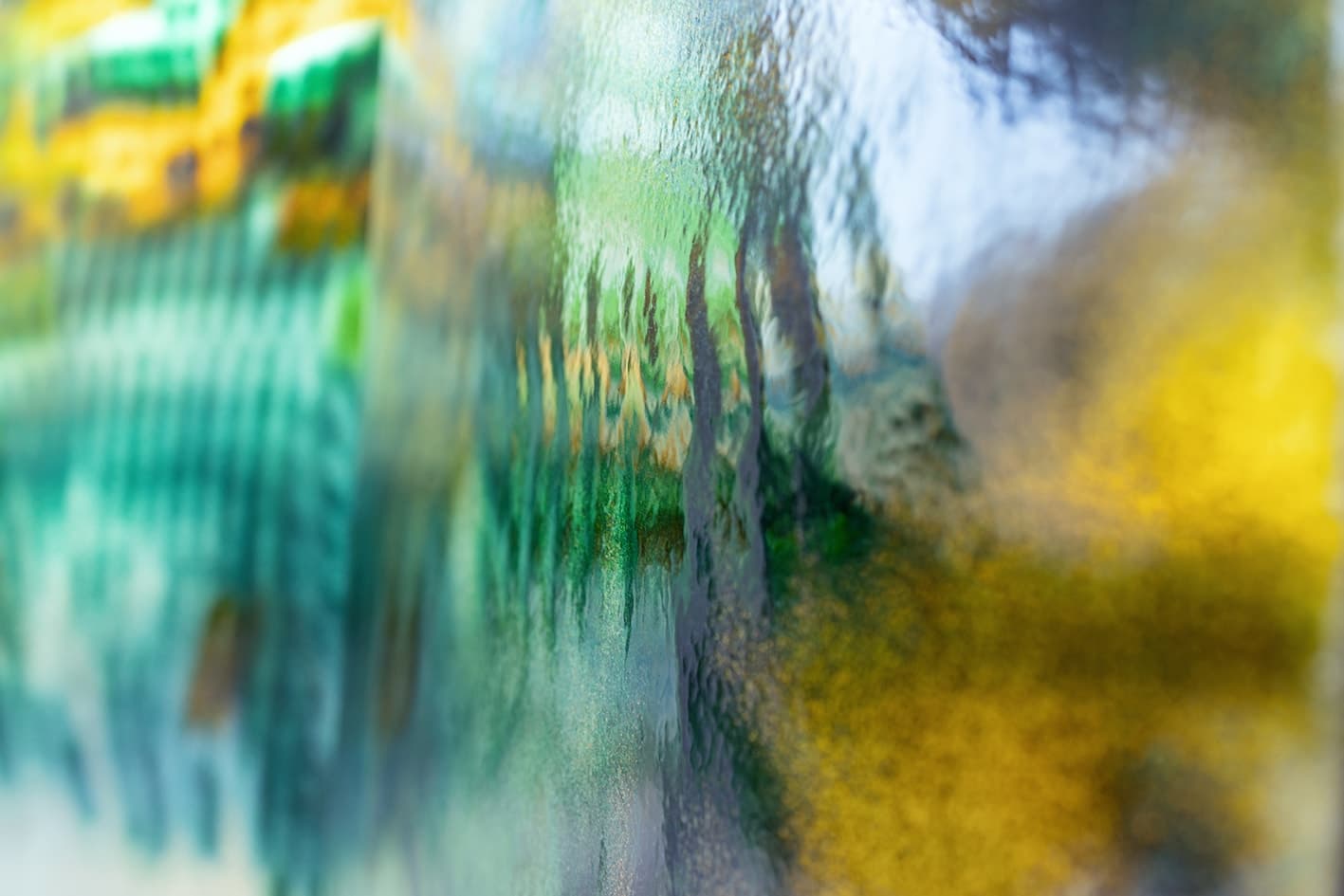 Transparency and optical refraction through the relief glass